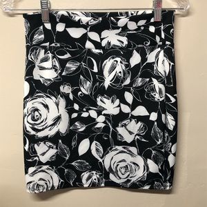 PacSun Nollie Scuba Floral Skirt Size Medium